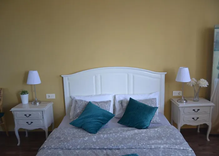 La Casa Amarilla